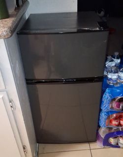 WANAI 3.5 cu ft. mini fridge