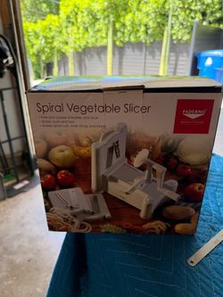Paderno World Cuisine Spiral Vegetable Slicer