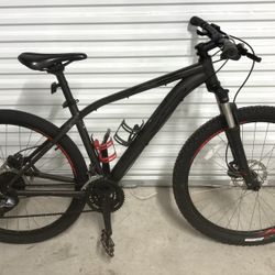 2016 Specialized Pitch Comp 650B 17.5” Medium Frame. Excellent Condition!
