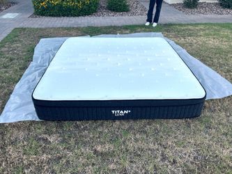 Brooklyn Bedding Titan Plus Luxe King Mattress Firmness: Medium-Firm