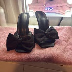 Black bow heels