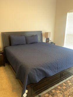 Brand New Navy Blue King Size Comforter And Pillow Cases