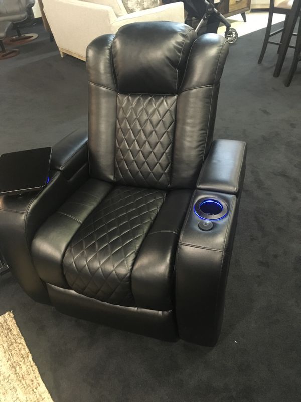 Mor Furniture Electric Recliner for Sale in Portland, OR ...