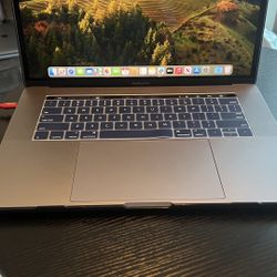 2018 MacBook Pro 15in 16gb Ram 500gb