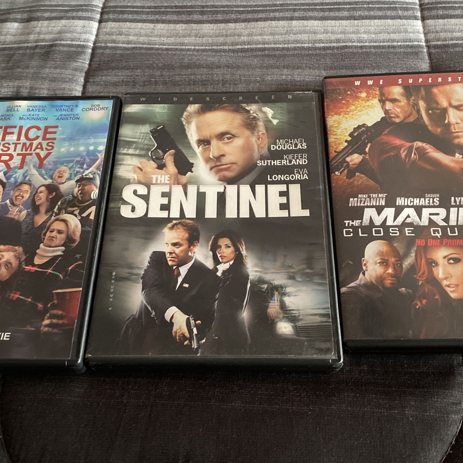 10 Dollars Each Office Christmas Party/ Sentinal/MARINE 6