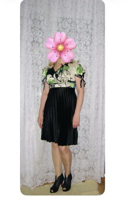 Stylish Dress size M (42) floral & pleated skirt short sleeve Summery versatile