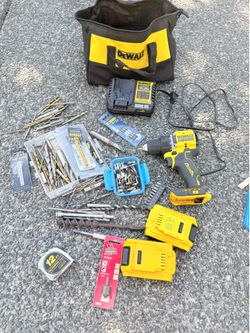 DeWalt 20V MAX Brushless Drill Kit + Charger + 2 Batteries + Assorted Bit Set