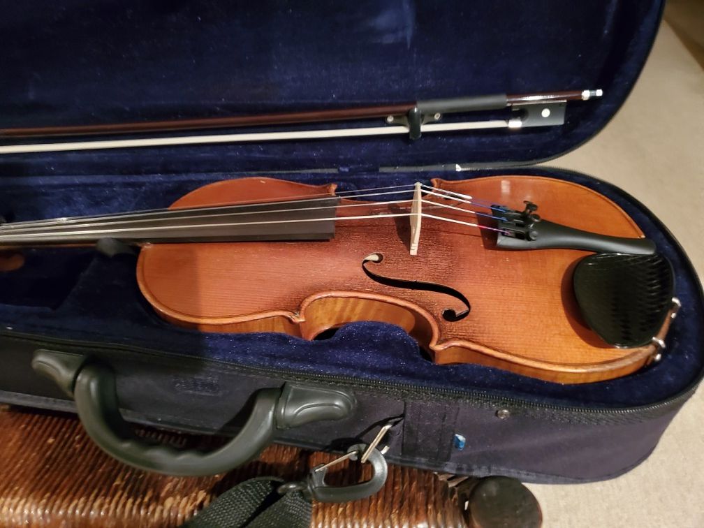 Violin hardly used