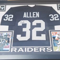 Raiders NFL Signed & Framed Jersey