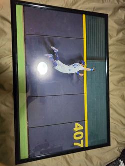 Poster Cody Bellinger Dodgers catch w frame