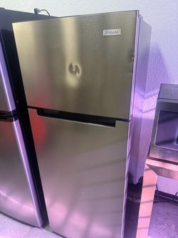 Apartment size refrigerator /freezer