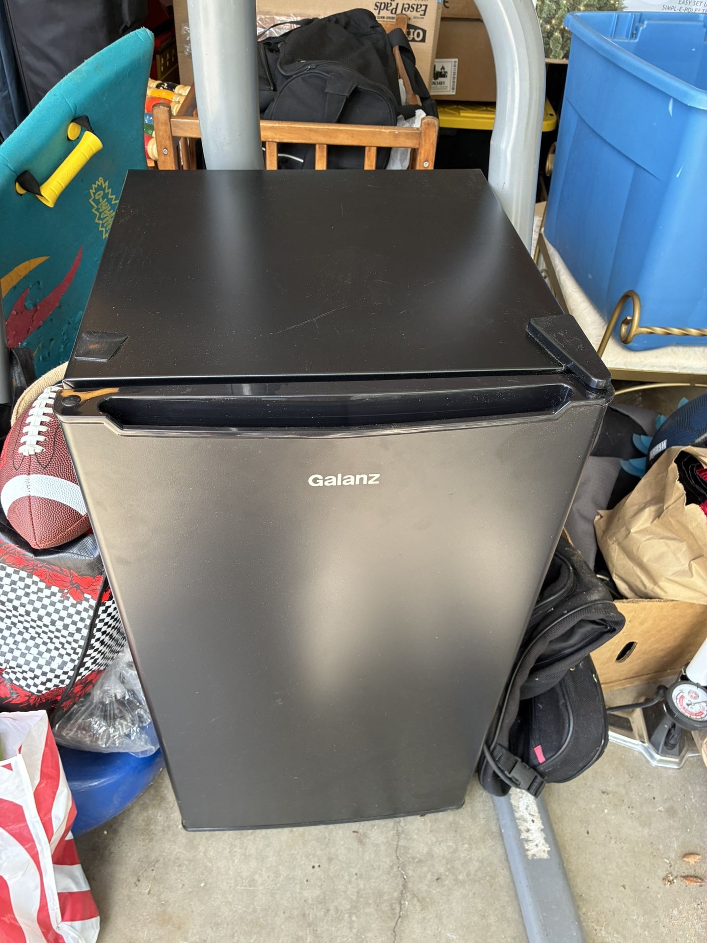 Galanz Mini Fridge