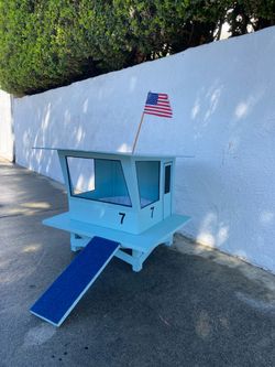 Lifeguard Tower Pet House Cat Or Small Dog Bed