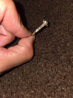 Anillo de oro y diamante
