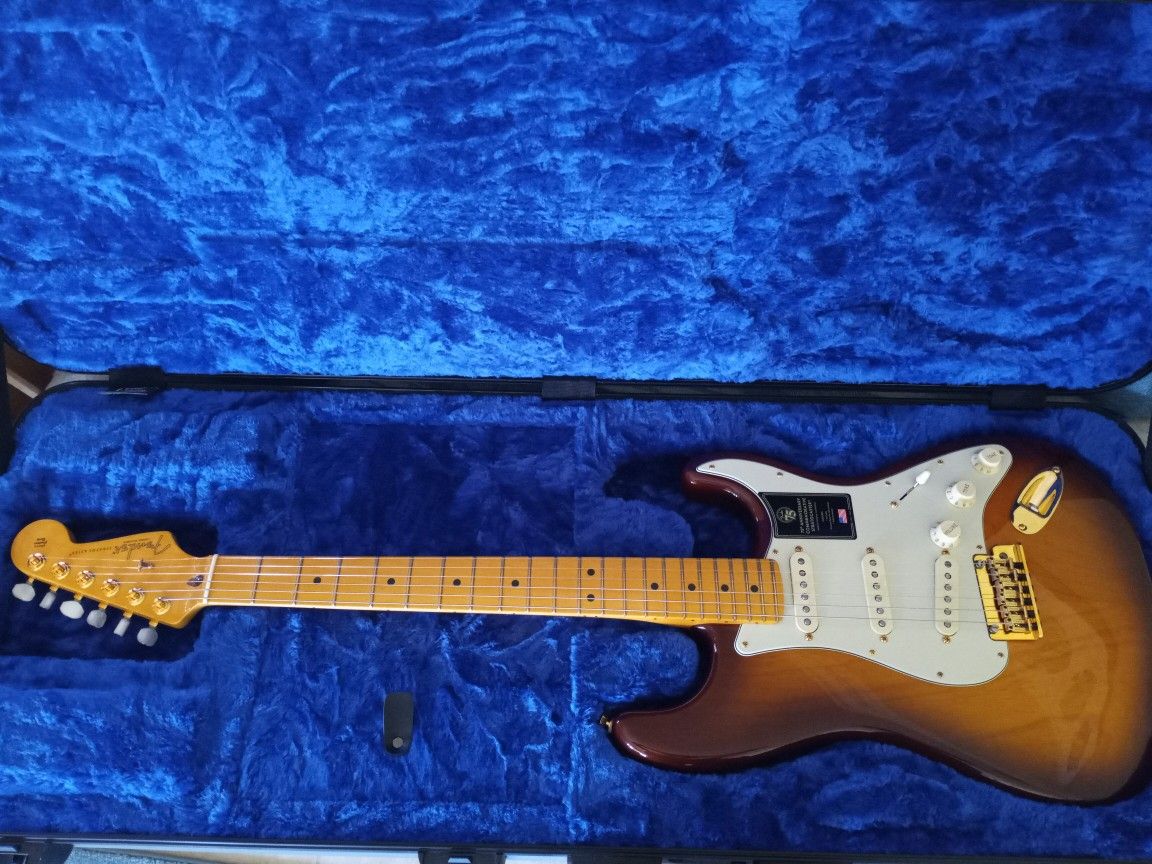 75th Anniversary Commemorative Stratocaster