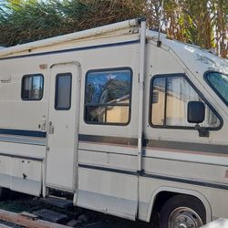 Motorhome  First $600  Need It Out