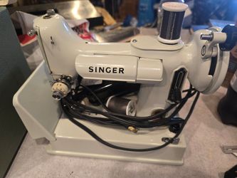 Vintage Singer 185J - Fully Functional With Case!