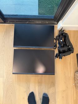 DELL MONITORS BASICALLY NEW 27 inches