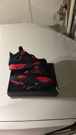 Jordan 4s red thunders