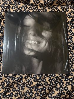 Ariana Grande- petal cloudy gray girl lp (store exclusive)