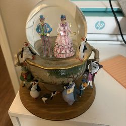 Disney Limited Edition Mary Poppins Returns Snow Globe 