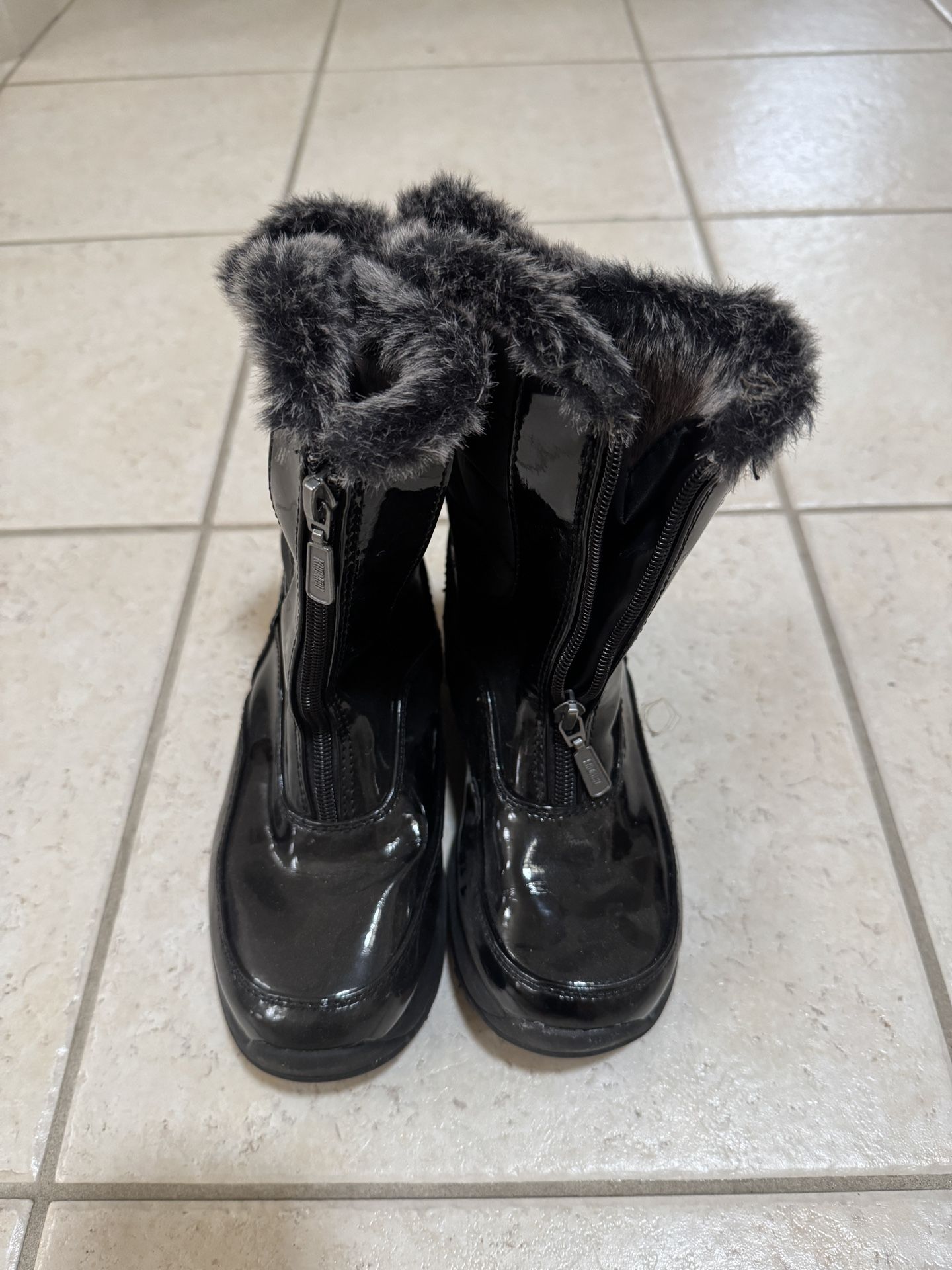 Girl Snow Boots, Size 2