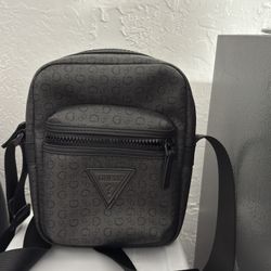 $35 Nueva New  Guess 