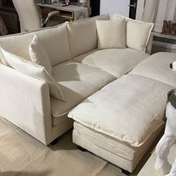 Couch With 2 Ottoman's 
