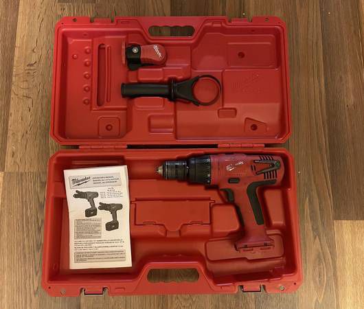Milwaukee 1/2” Hammer Drill 0627-20 with Hard Case, Handle and Clip