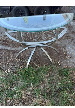Entrance table