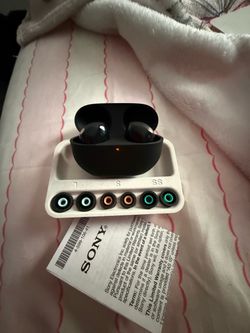 Sony WF1000XM5 earbuds