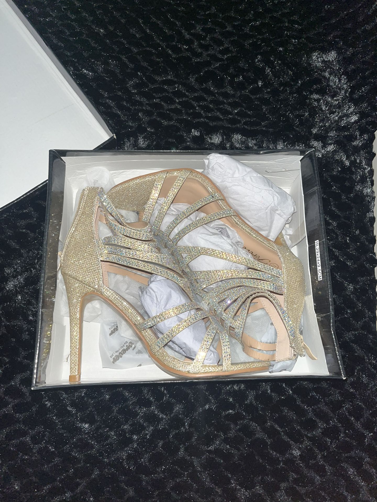 Gold glamorous high heels, ideal for a night out , Size 7.5, Champagne color