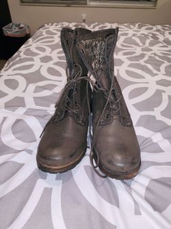 Washed dark grey boots.