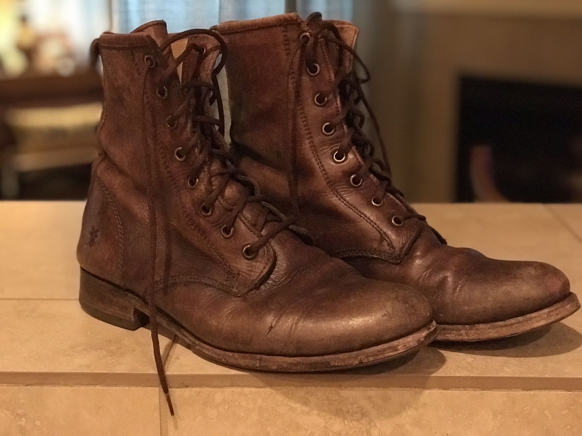 Women’s vintage FRYE boots size 11