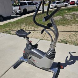 Upright Sitting Exercise Bike