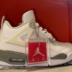 Air Jordan 4 retro white size 6