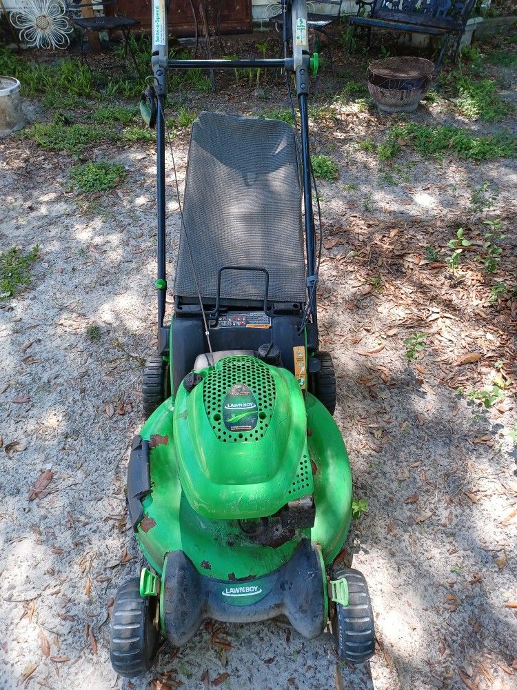 Lawnboy Self Propelled Mower With Bag. for Sale in Dade City FL