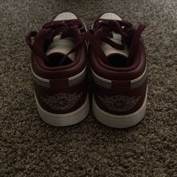 Jordan 1 Low Bordeaux