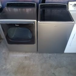 Whirlpool Washer And Electric Dryer Set