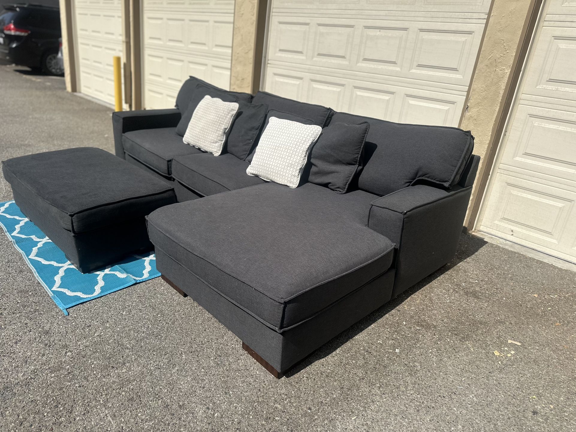 DARK GRAY SECTIONAL COUCH W/ FREE DELIVERY