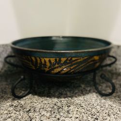Ceramic decorative bowl with a stand.