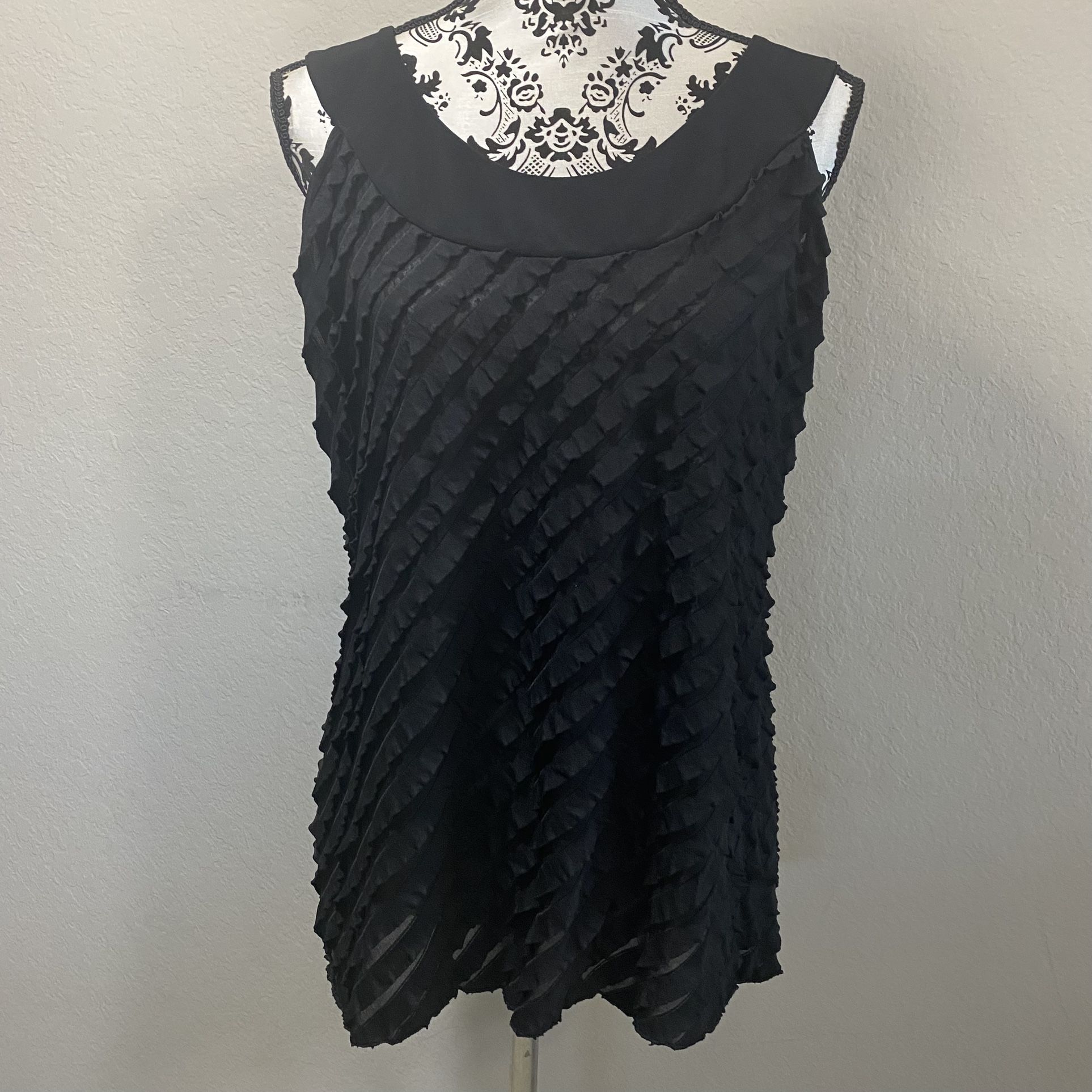 JANERIC Women’s sleeveless Top Size L Diagonal Ruffles Black