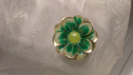 Fun flower brooch !