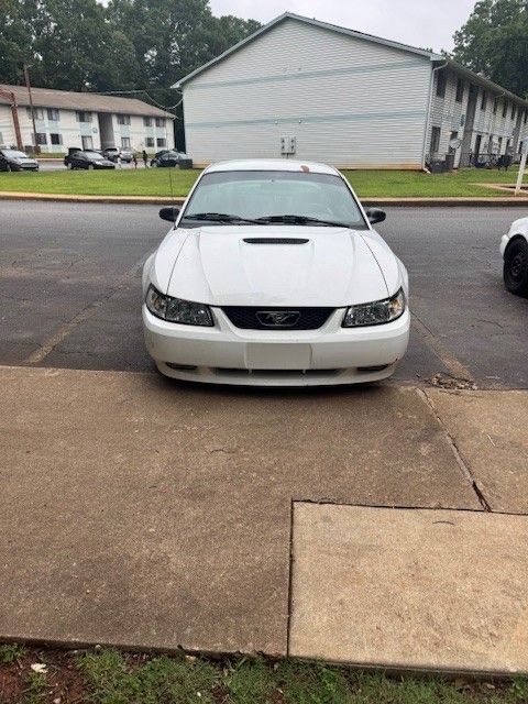 2000 Ford Mustang