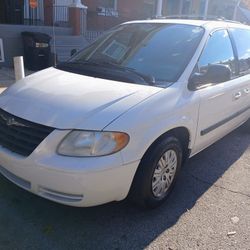 2005 Chrysler Town & Country