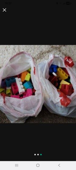 2 Bags Legos Toddlers Clean, Smoke Free Home