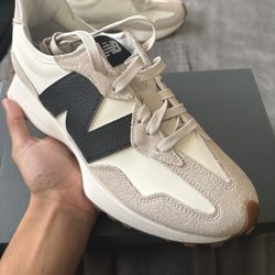 New Balance327 “Moonbeam” Women’s Size 10