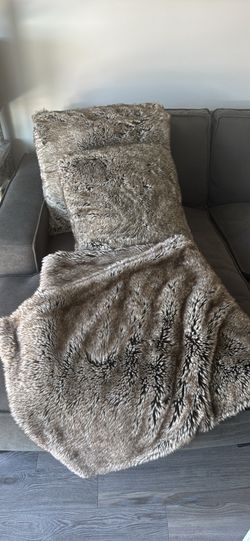 Decorative Pillow Blanket Throw Set