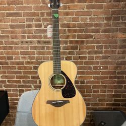 Yamaha FS800 Acoustic + Stand