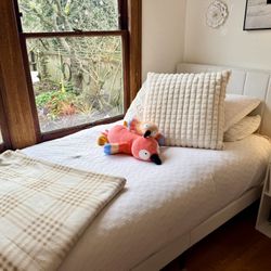 Cozy White Platform Bed With Pillow top Mattress & 2 Sheet Sets !! 